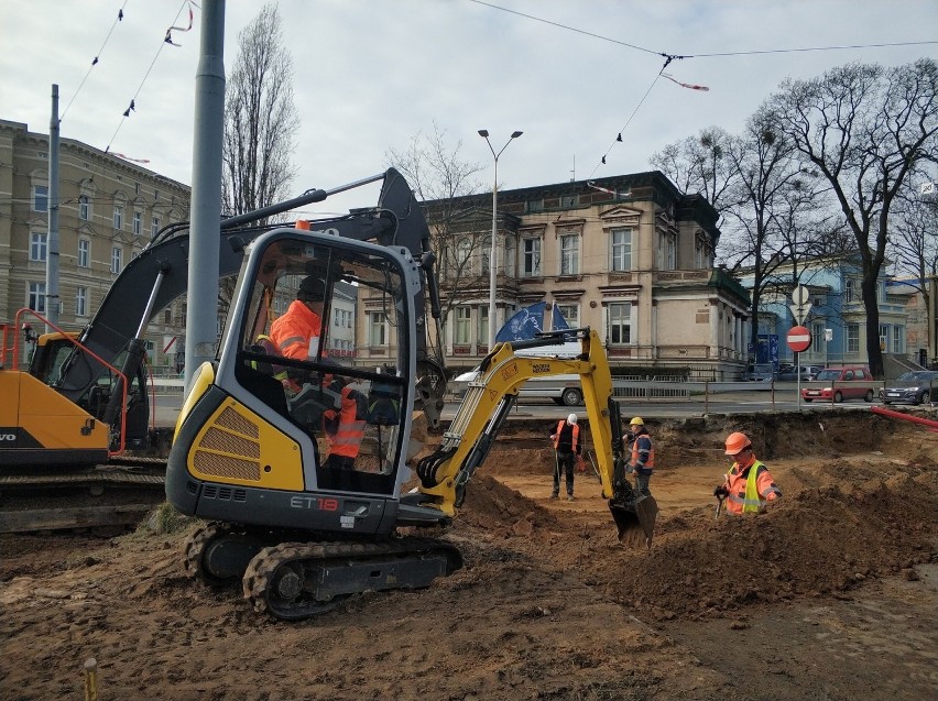 Prace rozbiórkowe na placu Szarych Szeregów. Zobaczcie, jak idą roboty [ZDJĘCIA] 