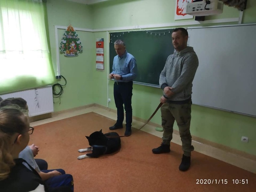 Uczniowie ze Szkoły Podstawowej w Ciepielewie wsparli Schronisko dla Bezdomnych Zwierząt w Kaliszu FOTO