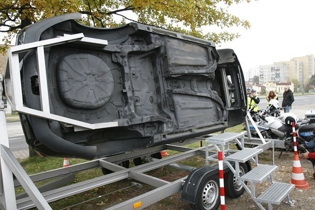 Policjanci torturują kierowców w Sosnowcu. Dachowanie albo mandat [ZDJĘCIA]