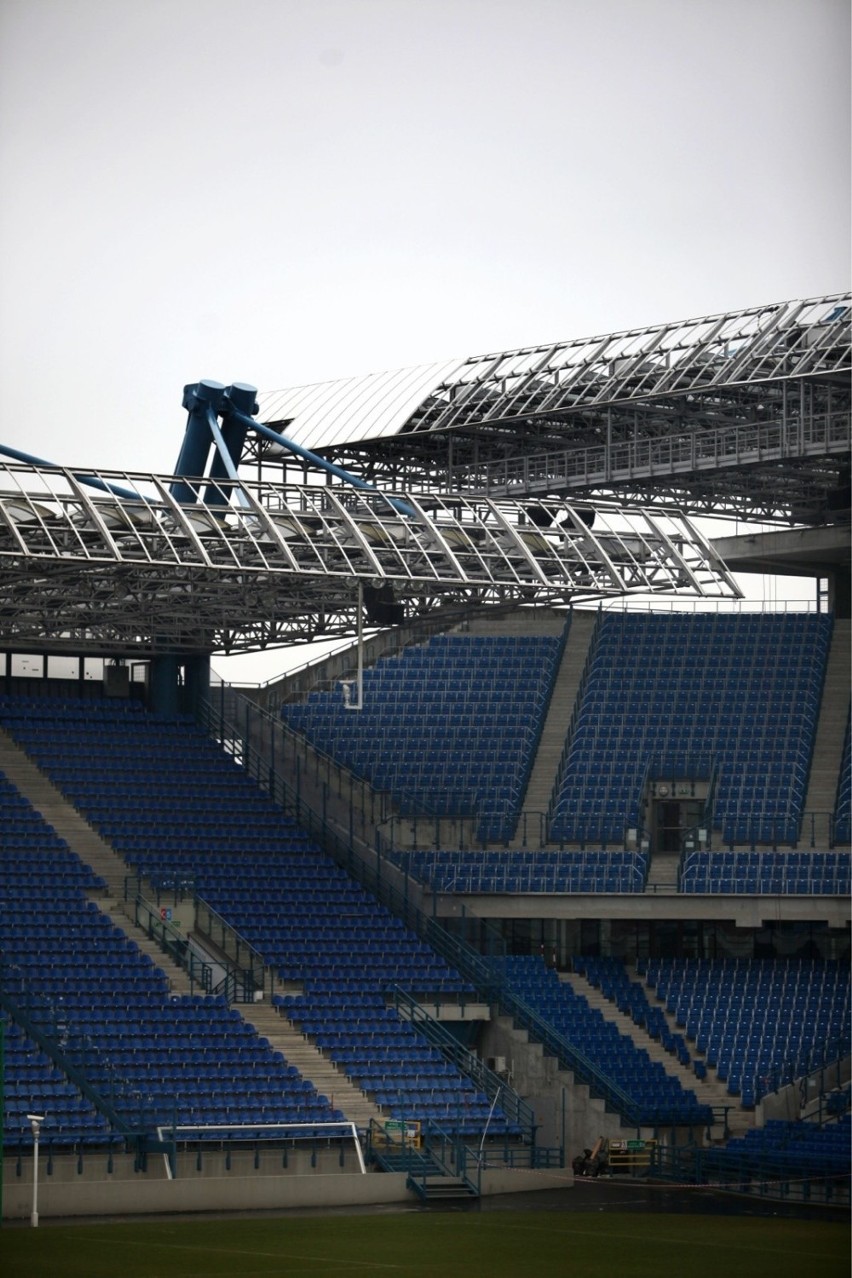 Kraków. Siódma rocznica zawalenia części dachu na stadionie Wisły. Do dziś nie naprawiono usterki [ZDJĘCIA]
