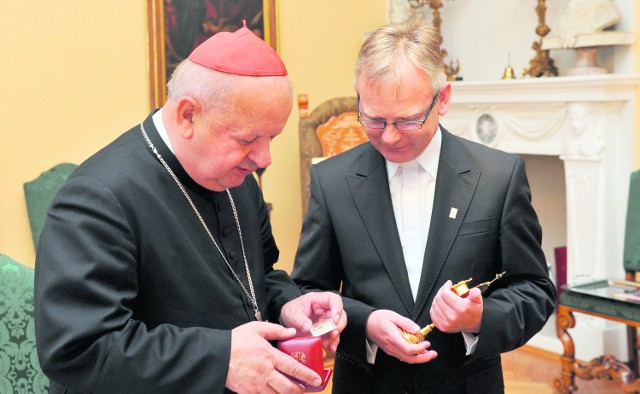 Ksiądz Ziemieśkiewicz sprowadził relikwię do parafii w Niemysłowie