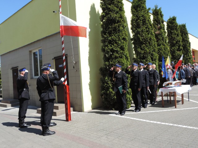 Apel z okazji święta odbył się na placu przed komendą powiatową