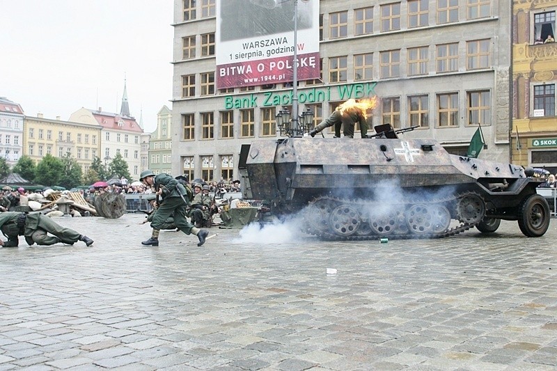 Wrocław: Rekonstrukcja Powstania Warszawskiego w Rynku