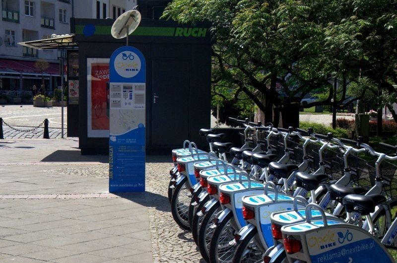 Wypożyczalnia rowerów na Placu Wolności w Opolu