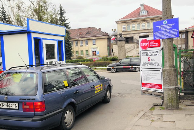 Od 1 kwietnia godzina parkowania pod szpitalem Żeromskiego kosztuje 5 zł