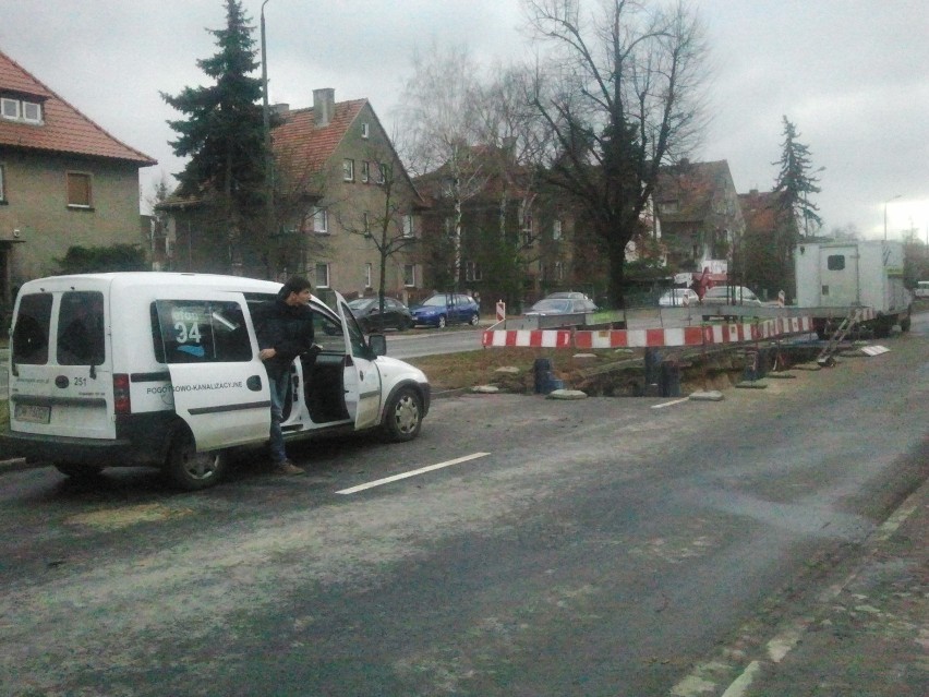 Kochanowskiego w korku. Utrudnienia potrwają o jeden dzień dłużej