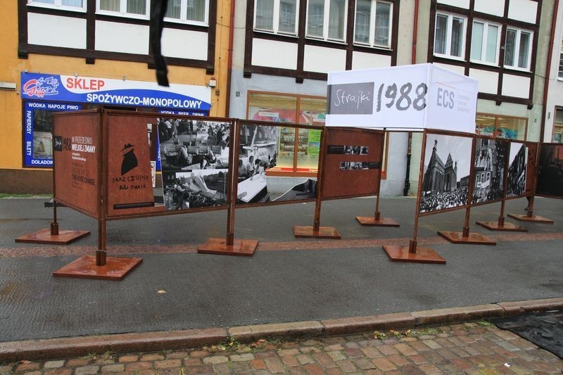 Wystawa zdjęć Bogusława Nieznalskiego została zniszczona