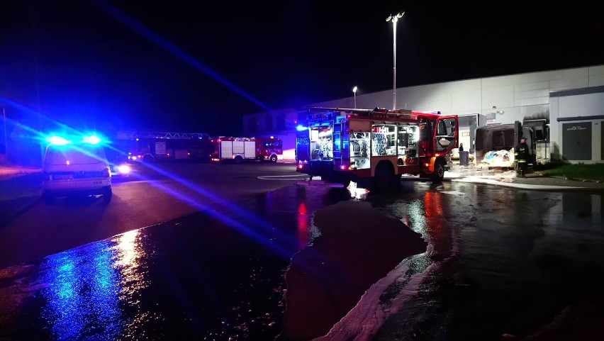 Tczew. Akcja strażaków w Kauflandzie oraz wypadek na Alei Kociewskiej [ZDJĘCIA]