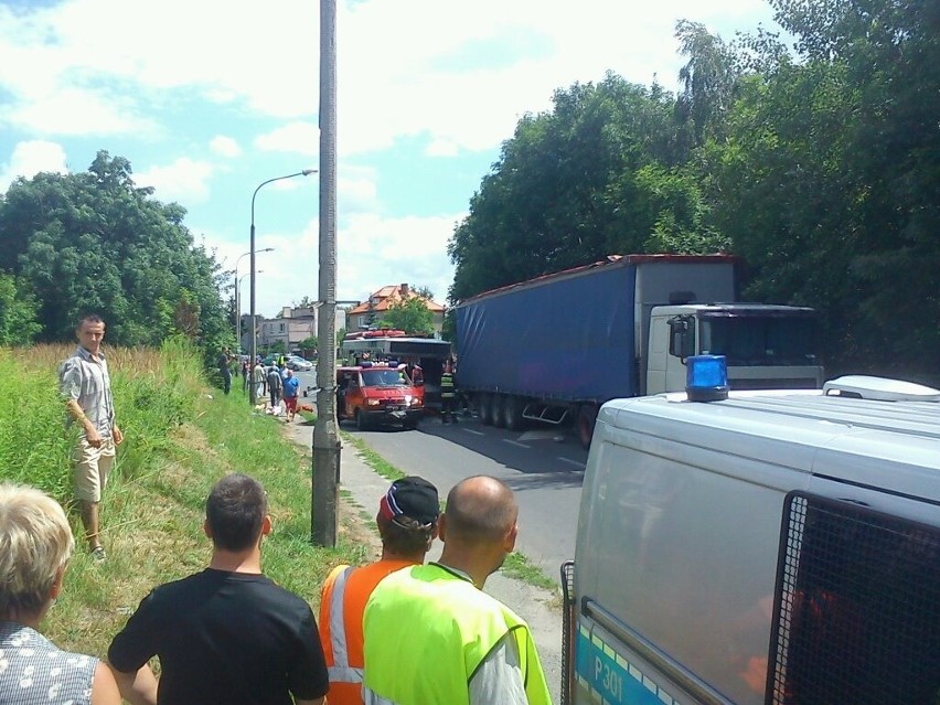 Wypadek autobusu w Tarnowskich Górach. 19 osób rannych [ZDJĘCIA]