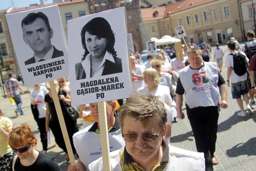 Solidarność protestuje przeciwko ustawie &quot;67&quot; (ZDJĘCIA)