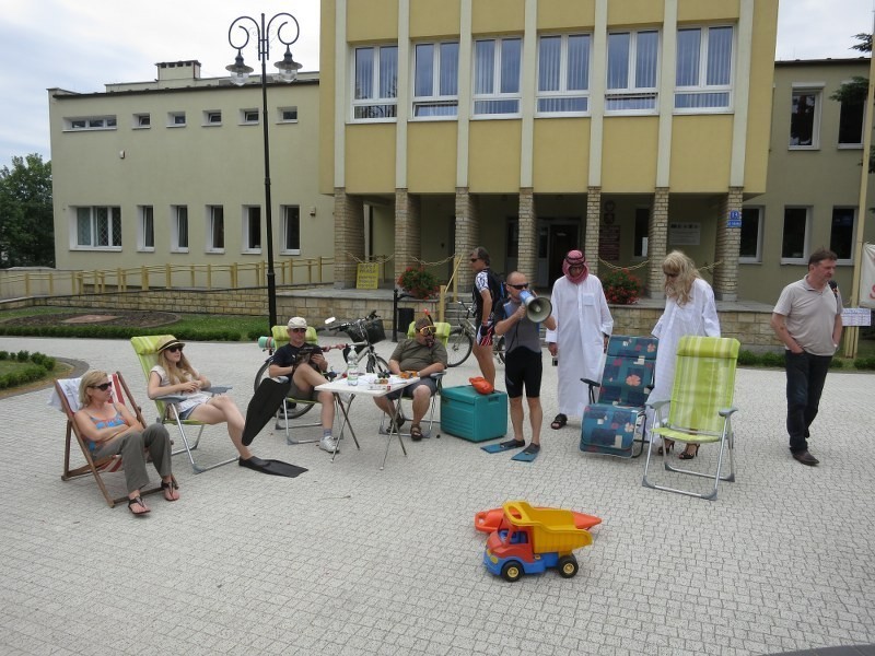 Choć protest dotyczył poważnej sprawy, protestujący bawili...