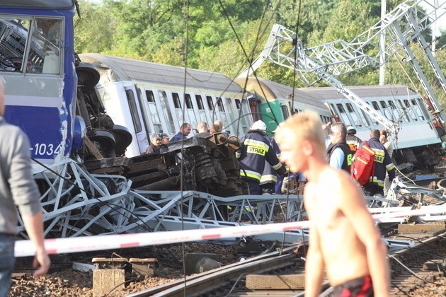 Katastrofa pociągu Warszawa - Katowice. Są zabici i ranni [ZDJĘCIA]