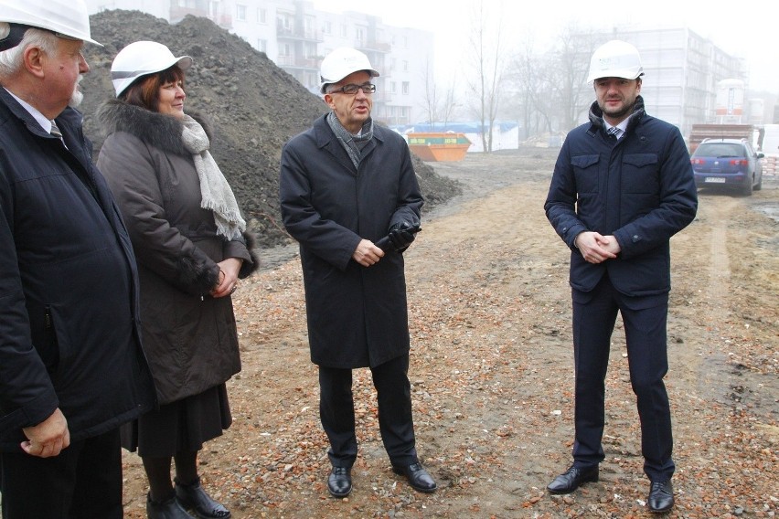 Wiecha zawisła na ul. Łaskarza w Poznaniu. Miasto buduje tam...