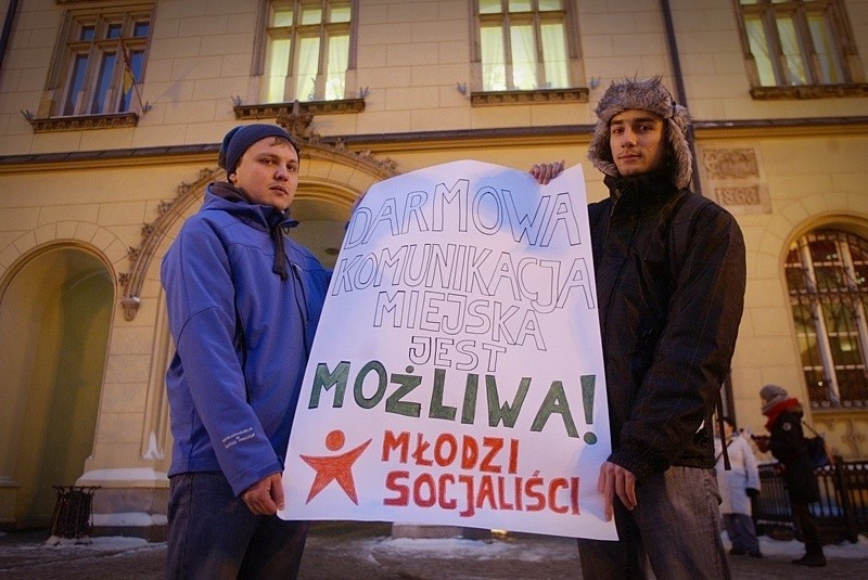 Protest przeciw podwyżkom cen biletów MPK (ZDJĘCIA)