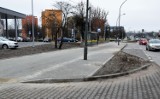 Niebezpieczny dojazd do sklepu Aldi w Kielcach. Kierowcy wjeżdżają w zatokę autobusową 