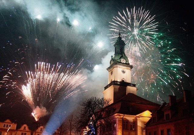 Sylwester w Jeleniej Górze zawsze kończy się widowiskowym pokazem sztucznych ogni