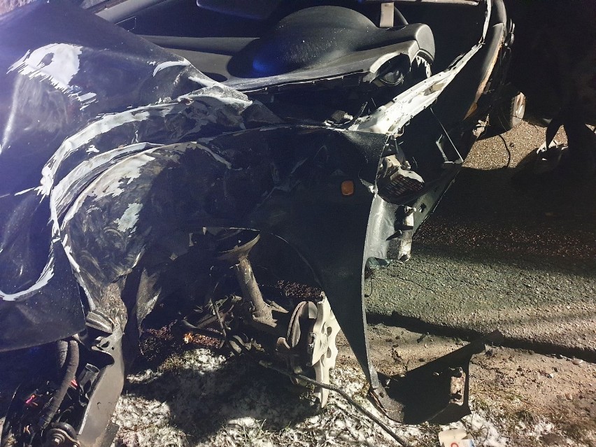 Wypadek w Starkowej Hucie na trasie Egiertowo - Nowa Karczma. Jedna osoba ranna (2-01-2021)