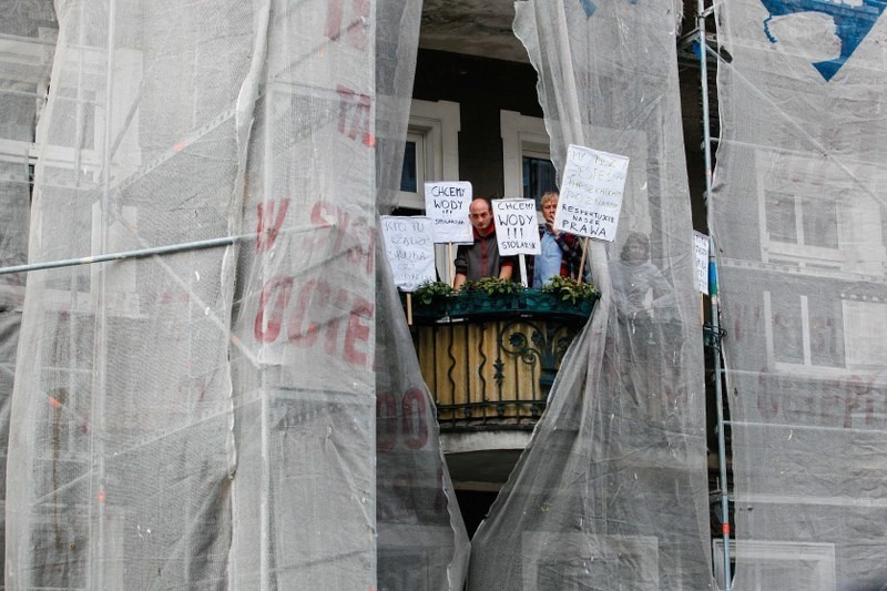 3 Protest mieszkańców kamienicy przy ulicy Stolarskiej w...