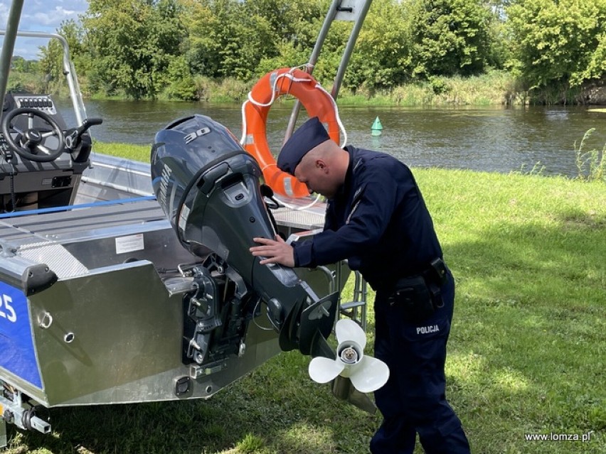 Narew będzie bezpieczniejsza. Łomżyńska policja ma nową łódź [zdjęcia]