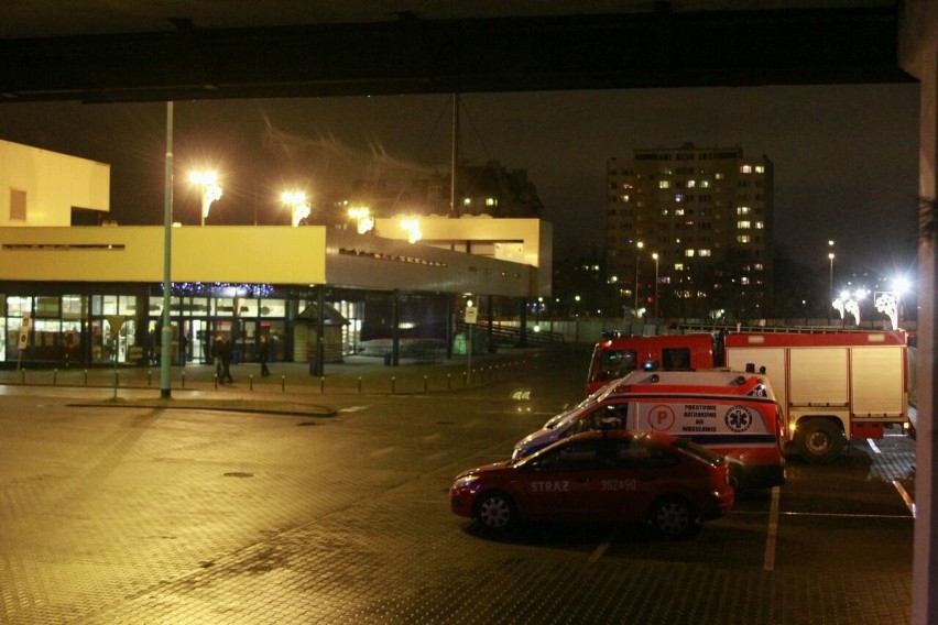 Wrocław: Z Astry ewakuowano 100 osób. Alarm bombowy okazał się fałszywy (ZDJĘCIA)
