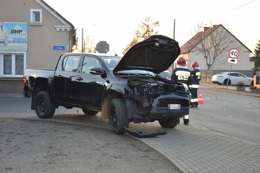 Wypadek w Masłowie. Kierowca znów nie ustąpił pierwszeństwa przejazdu na skrzyżowaniu Śląskiej i Kołłątaja [ZDJĘCIA]