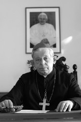 Kardynał Glemp pomógł chorym na serce dzieciom