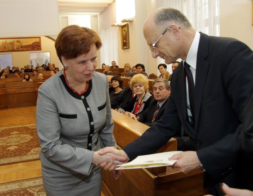 Po części oficjalnej zagrały  śliczne, małe wiolinistki