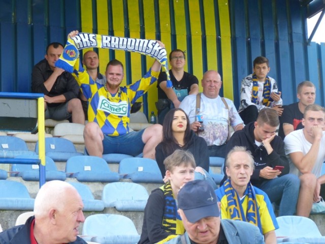 Kibice RKS Radomsko na stadionie przy Brzeźnickiej