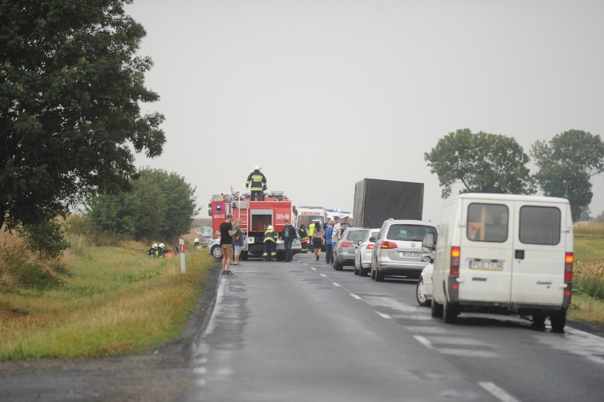 Tragiczny wypadek pod Osieczną. Nie żyje dziecko. Czworo rannych