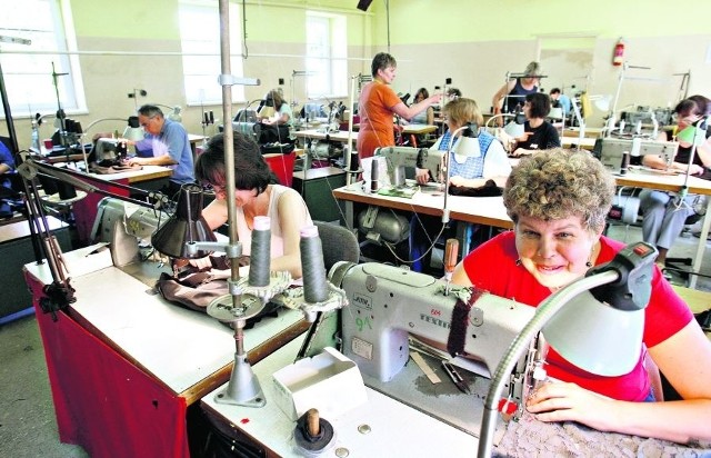 W Lubinie Legspin zatrudnia przy szyciu ubrań 33 osoby z grupami inwalidzkimi