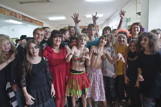 Uczniowie gimnazjum nr 18 podczas Halloween
