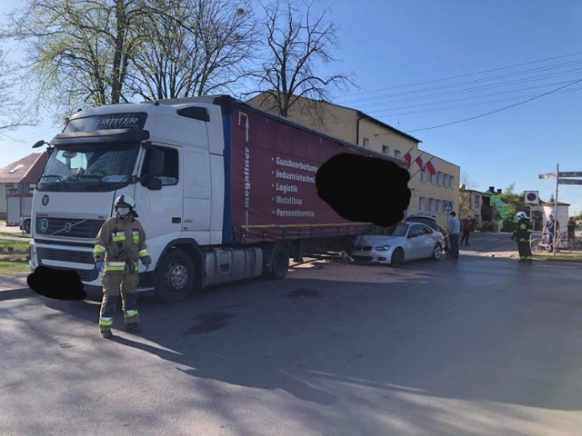 W piątek, 17 kwietnia w Dusznikach doszło do kolizji ciężarówki i samochodu osobowego