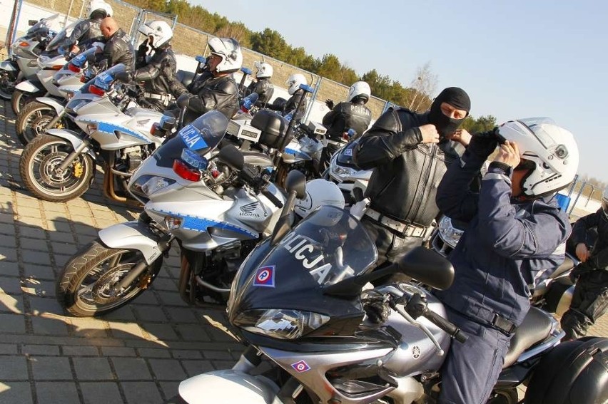 Drogówka na motocyklach ćwiczy na Torze Poznań [ZDJĘCIA]