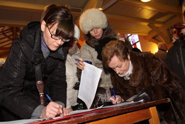 Gdynia: W kościołach kolejki do podpisywania listów w obronie kardiologii (ZDJĘCIA)