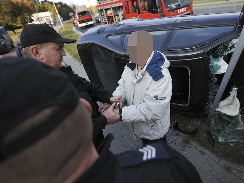 Łódź: wypadek na Retkińskiej. Kierowca i pasażer pijani