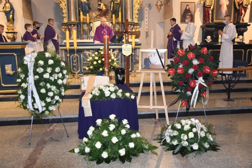 Uroczystości pogrzebowe śp. ks. prałata Andrzeja Miszewskiego - eksporta do kościoła