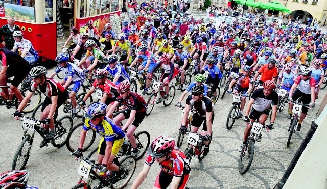 Jelenia Góra aspiruje do tytułu stolicy rowerzystów. Organizuje dla nich wiele  imprez. Zaprasza na paradę w niedzielę