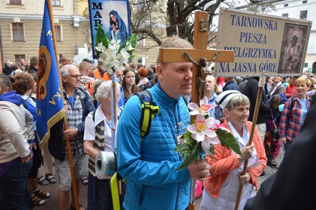 Do tej pory, ci którzy wyruszali na pątniczy szlak z Tarnowa na Jasną Górę musieli liczyć się z 9-dniowym marszem. Teraz będzie to tylko jeden dzień pielgrzymowania