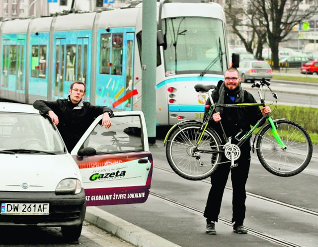 Na tę samą trasę wyruszyliśmy tramwajem, samochodem i rowerem. Tramwaj przegrał 