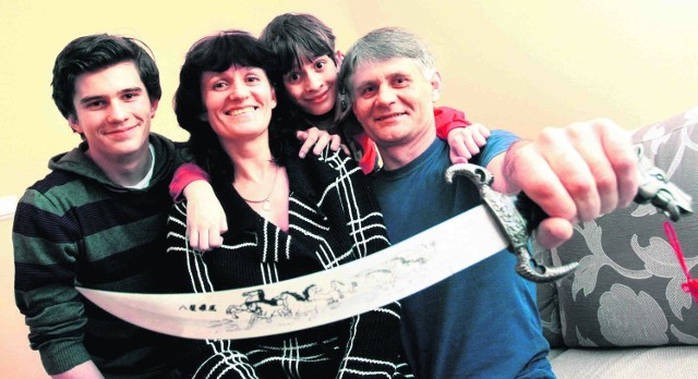 Od lewej: Oleg, Olga, Wadim, Nikołaj Griniowie w gdańskim mieszkaniu