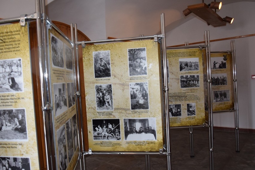 Niezwykłe zdjęcia świętokrzyskich partyzantów Armii Krajowej na wystawie w Muzeum Historii Polskiego Ruchu Ludowego w Sandomierzu