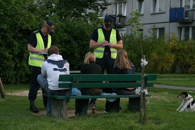 Strażnicy będą mogli wypisać mandat, ale także przeszukać