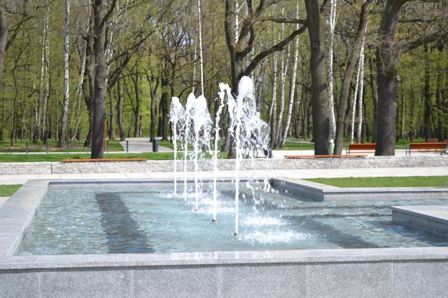 Parki Hallera i Zielona są po remoncie. Na Zielonej działają już fontanny. To dobre miejsca na wiosenny i świąteczny spacer