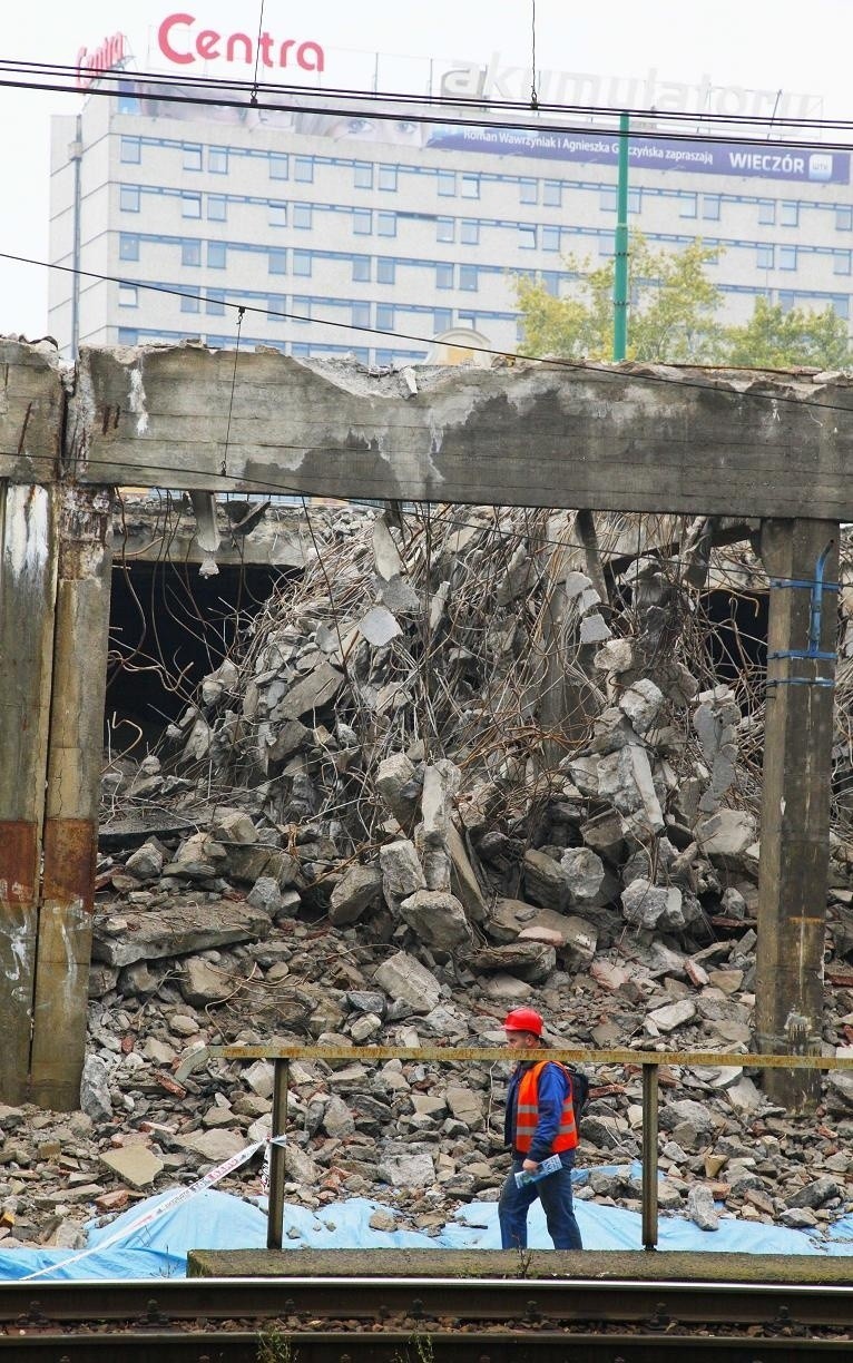 Poznań: Wiadukt na Roosevelta jak po wybuchu bomby [ZDJĘCIA]