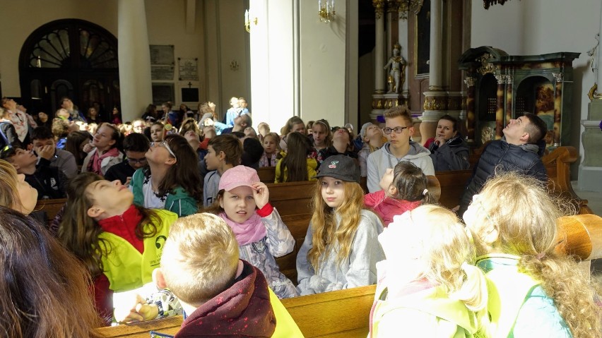 VI Rajd Dzielnicami Kalisza „Szlakiem obiektów sakralnych”. ZDJĘCIA