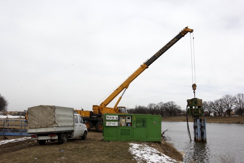 Wrocław: Przebudowa Odry. Powstaje tama na kanale powodziowym (ZDJĘCIA)