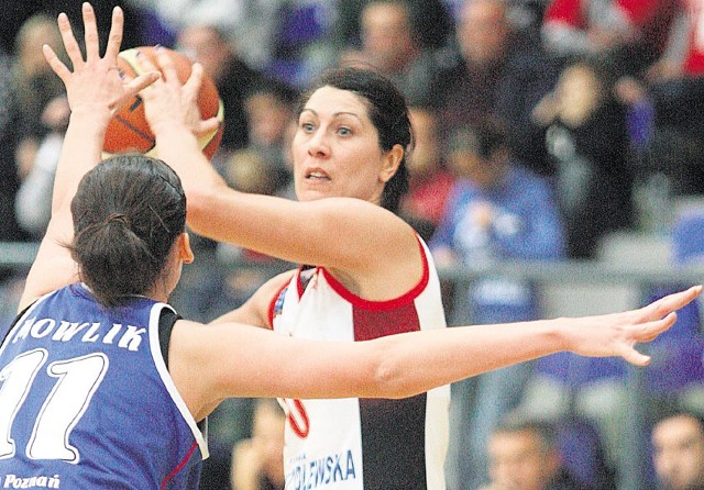 Widzewianka Agnieszka Jaroszewicz (z piłką) zagra przeciw swojej dawnej drużynie