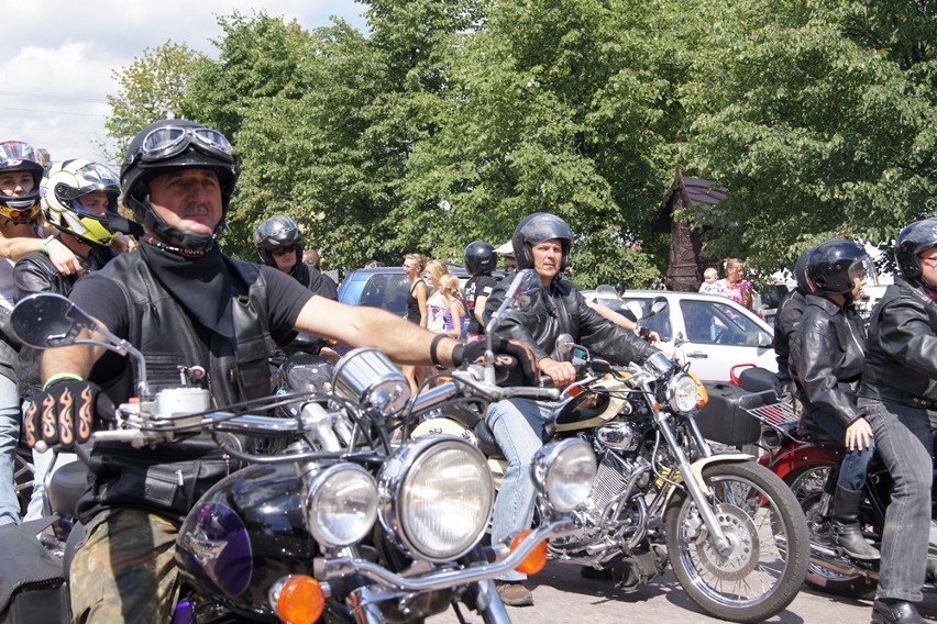 Sierakowice. Motocykliści zgotowali mieszkańcom nie lada atrakcję.