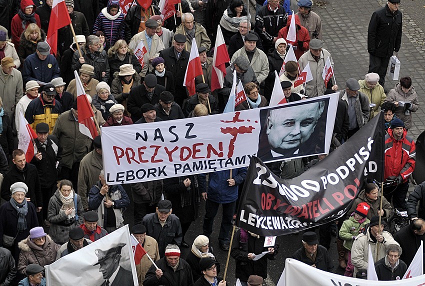 &quot;Niemca, Ruska, przeżyliśmy, rządy Tuska - przeżyjemy&quot;. Marsz w obronie telewizji Trwam w Gdańsku