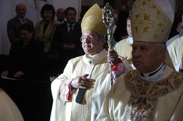 Uroczysta msza z okazji 40-lecia kapłaństwa abp. Sławoja Leszka Głódzia odprawiona została w katedrze oliwskiej. Były też życzenia, prezenty i wspomnienia.